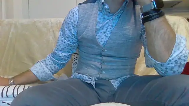 Snapshot of Eroshotlicker chatting on 01/16/26, 09:30 Eroshotlicker online show from 01/16/26, 09:30