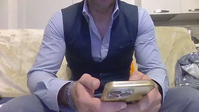 Snapshot of Eroshotlicker chatting on 02/15/26, 10:09 Eroshotlicker online show from 02/15/26, 10:09