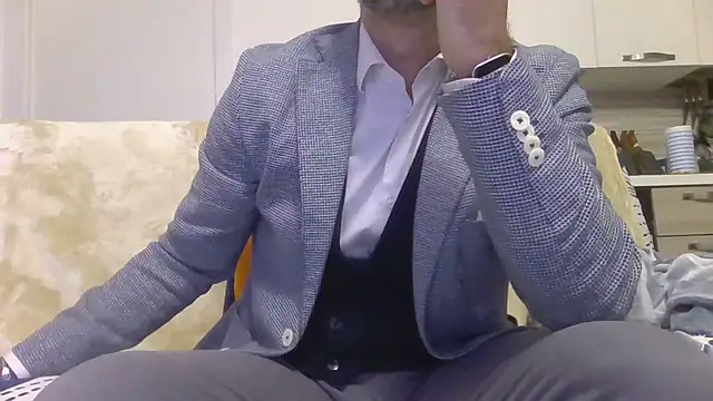 Snapshot of Eroshotlicker chatting on 02/14/26, 10:32 Eroshotlicker online show from 02/14/26, 10:32