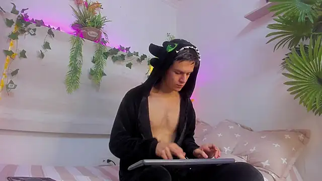 Snapshot of AngelSlimm chatting on 11/26/25, 05:07 AngelSlimm online show from 11/26/25, 05:07