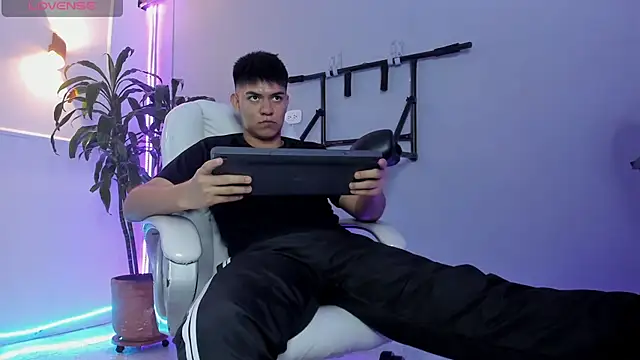 Paul 27  online show from 11/26/25, 03:39