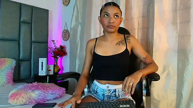 TashaNaughty4u online show from 04/17/26, 07:49