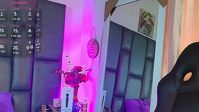 TashaNaughty4u online show from 05/18/26, 03:17