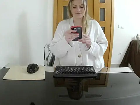 Adelyxveex online show from 11/27/25, 12:11