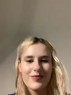 MilaElin online show from 11/25/25, 03:23