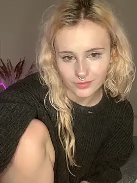 MilaElin online show from 12/04/25, 10:31