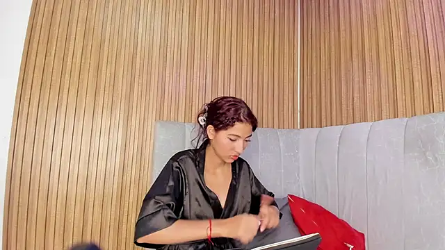 Maybeelin  online show from 11/29/25, 12:49