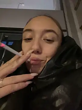 CristinaSw online show from 12/17/25, 08:14