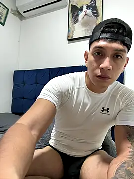 Snapshot of OliverWest04 chatting on 12/14/25, 08:03 OliverWest04 online show from 12/14/25, 08:03