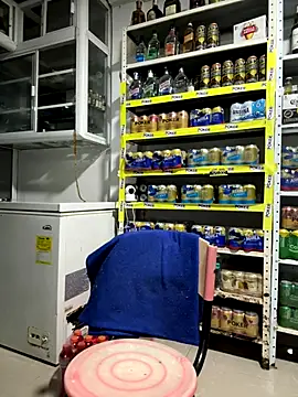 Snapshot of OliverWest04 chatting on 12/05/25, 06:56 OliverWest04 online show from 12/05/25, 06:56