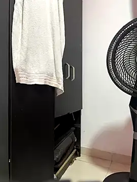 Snapshot of OliverWest04 chatting on 11/25/25, 11:16 OliverWest04 online show from 11/25/25, 11:16