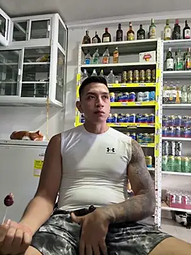 Snapshot of OliverWest04 chatting on 12/18/25, 10:13 OliverWest04 online show from 12/18/25, 10:13