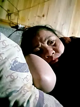 Snapshot of hey-bana chatting on 12/18/25, 09:18 hey-bana online show from 12/18/25, 09:18