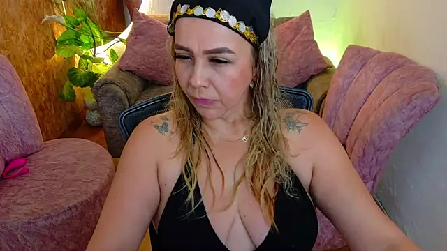 Aunty milf online show from 02/25/26, 07:58