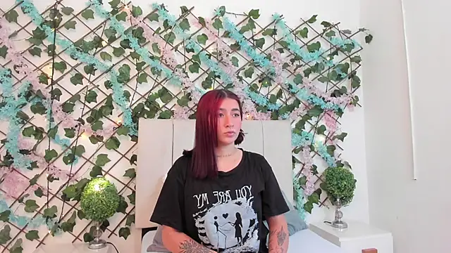 CharlotteBlossom online show from 12/18/25, 08:45