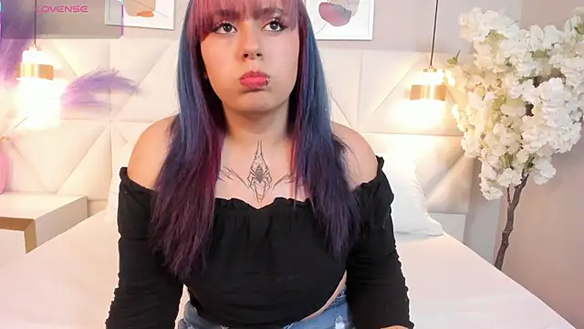 Snapshot of Vera_Gold_ chatting on 11/25/25, 03:40 Vera Gold online show from 11/25/25, 03:40