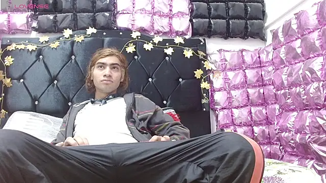 andresdark 07 online show from 11/30/25, 03:07