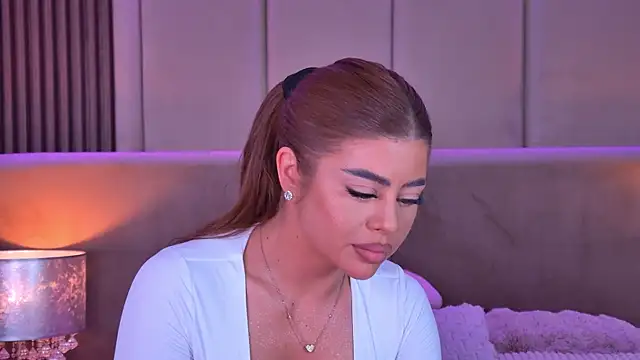 Snapshot of StephanieYves chatting on 04/14/26, 04:56 StephanieYves online show from 04/14/26, 04:56