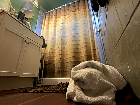 xxxenzo1 online show from 10/22/25, 12:10