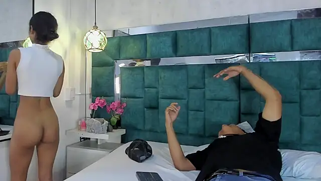  bonnyandclyde online show from 04/12/26, 01:25