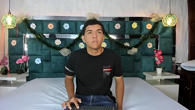  bonnyandclyde online show from 12/14/25, 11:49