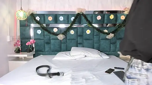  bonnyandclyde online show from 12/15/25, 11:49