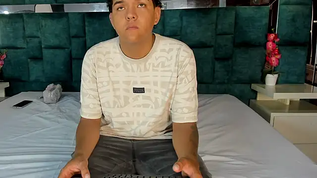  bonnyandclyde online show from 04/10/26, 01:40