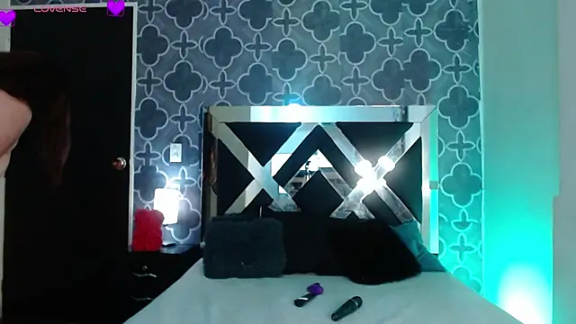 AdeleCruzz online show from 11/26/25, 10:10