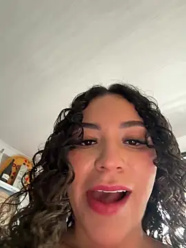 VictoriaaRose online show from 06/15/26, 09:47