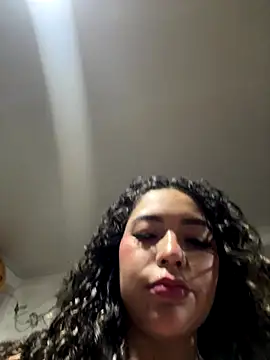 Snapshot of VictoriaaRose chatting on 12/16/25, 11:09 VictoriaaRose online show from 12/16/25, 11:09