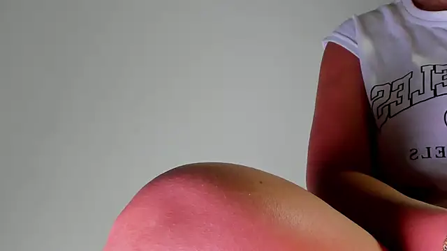 sophie 1  online show from 12/02/25, 01:50