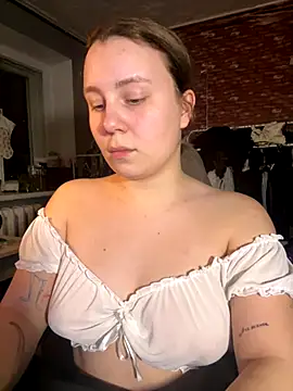 Annahylio online show from 11/28/25, 06:52