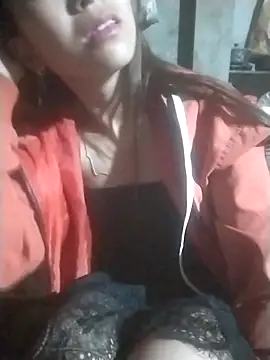 tieutam122 online show from 12/18/25, 10:24