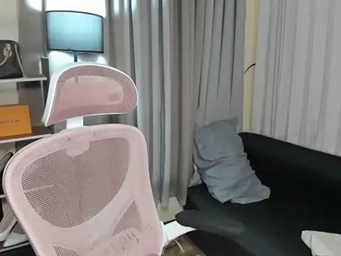 Snapshot of TsUncutMegan chatting on 12/15/25, 07:31 TsUncutMegan online show from 12/15/25, 07:31