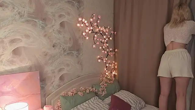 Snapshot of Ava_Foxx1 chatting on 11/28/25, 01:06 Ava Foxx1 online show from 11/28/25, 01:06