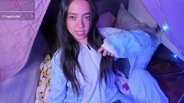 Snapshot of Laraa_Rouss_ chatting on 12/03/25, 03:51 Laraa Rouss online show from 12/03/25, 03:51