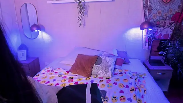 Snapshot of Laraa_Rouss_ chatting on 12/05/25, 04:11 Laraa Rouss online show from 12/05/25, 04:11