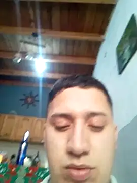 Snapshot of Alvarezz0202 chatting on 05/26/26, 07:45 Alvarezz0202 online show from 05/26/26, 07:45