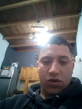 Snapshot of Alvarezz0202 chatting on 05/25/26, 03:50 Alvarezz0202 online show from 05/25/26, 03:50