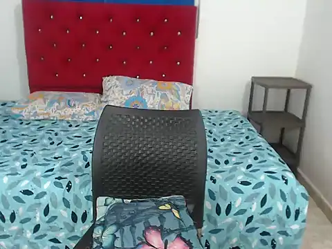 Snapshot of libby_blonde chatting on 11/28/25, 02:06 libby blonde online show from 11/28/25, 02:06