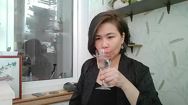 Nettie Allie online show from 12/16/25, 08:51