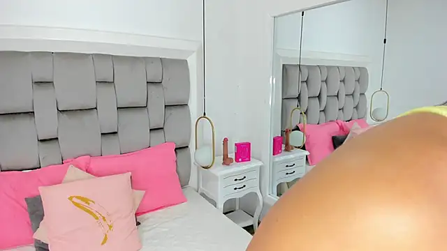 Snapshot of gaby_smit__ chatting on 02/25/26, 11:32 gaby smit online show from 02/25/26, 11:32