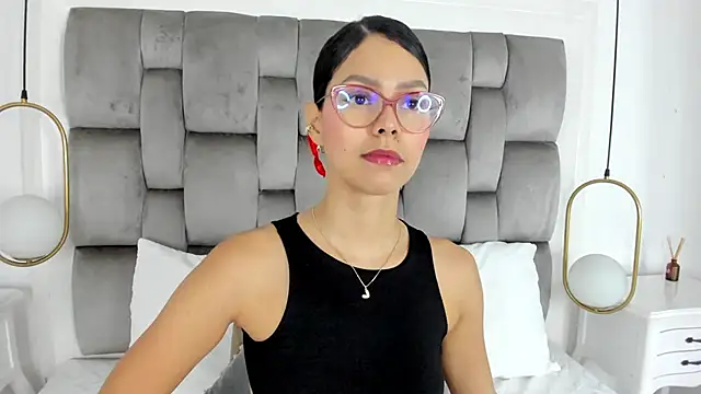 Snapshot of gaby_smit__ chatting on 06/10/26, 11:44 gaby smit online show from 06/10/26, 11:44