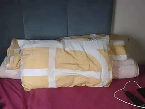 Chocolatebae86 online show from 12/03/25, 07:57