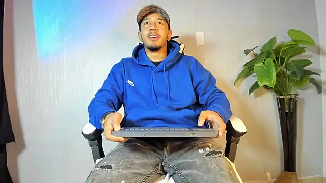 Snapshot of Brand_Collins chatting on 02/04/26, 11:16 Brand Collins online show from 02/04/26, 11:16