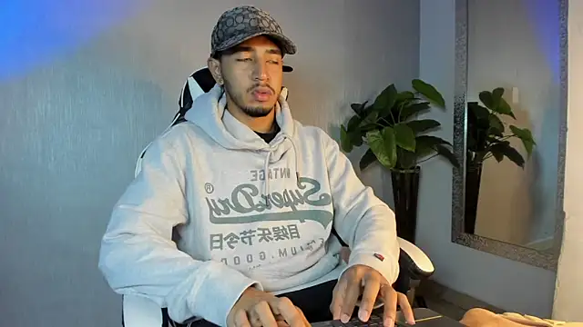 Snapshot of Brand_Collins chatting on 02/07/26, 11:29 Brand Collins online show from 02/07/26, 11:29