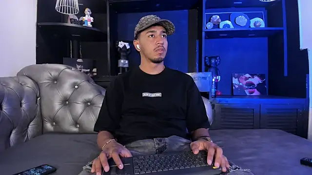 Snapshot of Brand_Collins chatting on 02/17/26, 12:35 Brand Collins online show from 02/17/26, 12:35