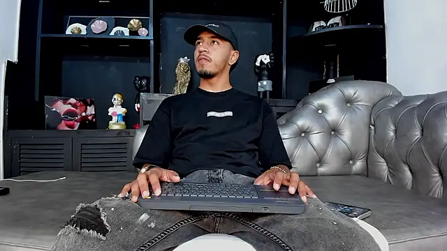 Snapshot of Brand_Collins chatting on 01/07/26, 07:52 Brand Collins online show from 01/07/26, 07:52