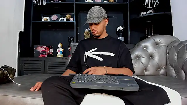 Snapshot of Brand_Collins chatting on 01/09/26, 07:21 Brand Collins online show from 01/09/26, 07:21