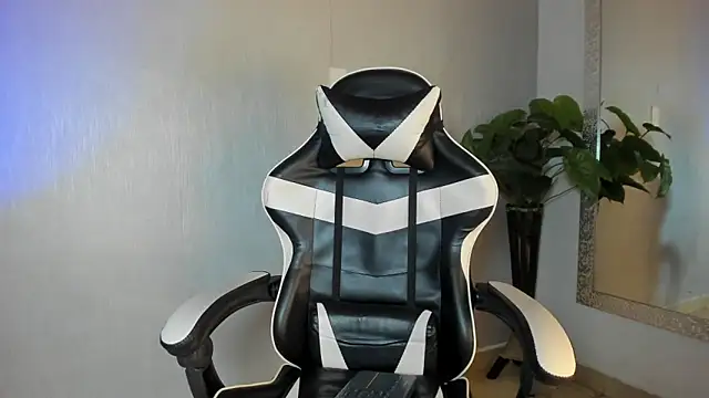 Snapshot of Brand_Collins chatting on 02/19/26, 11:29 Brand Collins online show from 02/19/26, 11:29